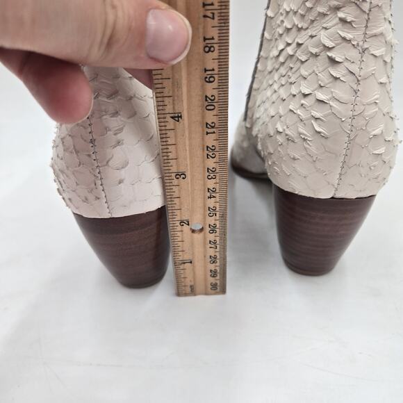 Matisse Caty White Snake Embossed Leather Ankle Boots Women's Size 6.5 M - Picture 5 of 8